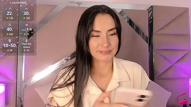 Snapshot of velvetlunaa_ chatting on 4, 7, 2026 velvetlunaa online show from 4, 7, 2026