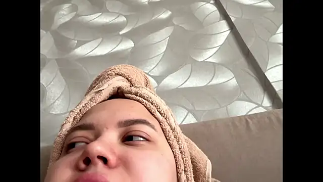 Emely Cute online show from 23, 3, 2026