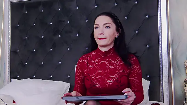 Snapshot of GraceMontclaire chatting on 25, 5, 2026 GraceMontclaire online show from 25, 5, 2026