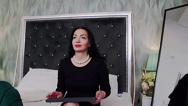 Snapshot of GraceMontclaire chatting on 22, 5, 2026 GraceMontclaire online show from 22, 5, 2026