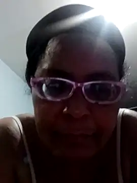sexymomsn online show from 21, 4, 2026