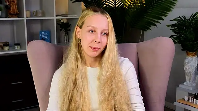 Snapshot of LishaPelle chatting on 22, 3, 2026 LishaPelle online show from 22, 3, 2026