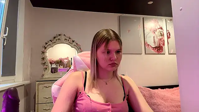 Snapshot of SweettAnny chatting on 13, 6, 2026 SweettAnny online show from 13, 6, 2026