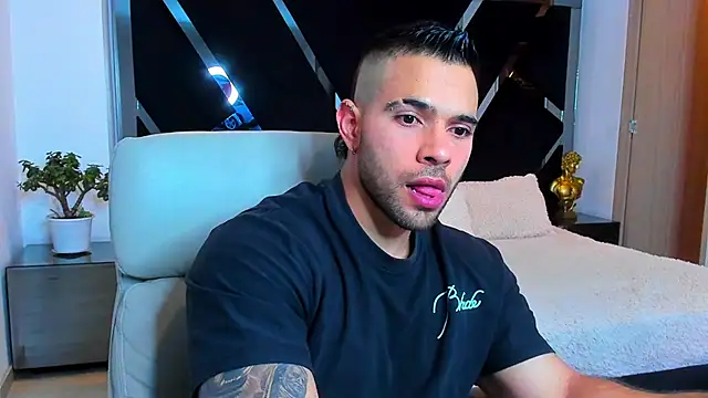 Snapshot of Raytorres chatting on 10, 7, 2026 Raytorres online show from 10, 7, 2026