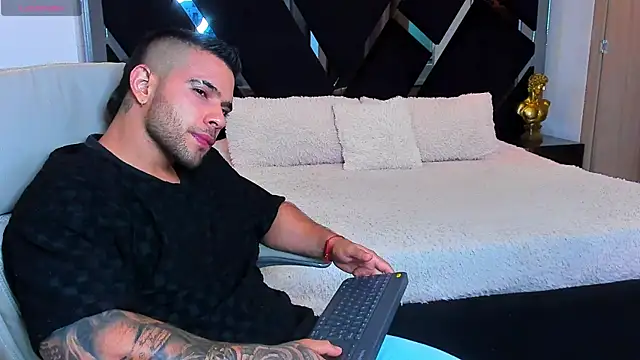 Snapshot of Raytorres chatting on 19, 7, 2026 Raytorres online show from 19, 7, 2026