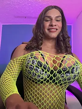 Snapshot of Honey__kiss chatting on 18, 5, 2026 Honey kiss online show from 18, 5, 2026