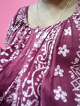 Snapshot of itz-priya chatting on 14, 4, 2026 itz-priya online show from 14, 4, 2026