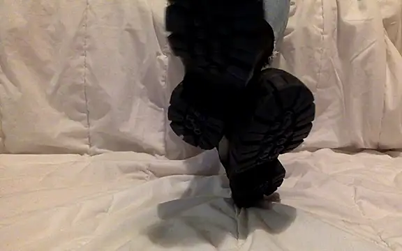 LilouPieds online show from 27, 3, 2026