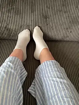 Snapshot of LilouPieds chatting on 14, 6, 2026 LilouPieds online show from 14, 6, 2026