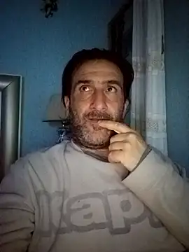 Snapshot of DanTrov79 chatting on 17, 4, 2026 DanTrov79 online show from 17, 4, 2026