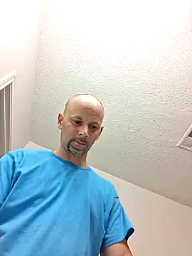 Snapshot of middickstroking chatting on 21, 4, 2026 middickstroking online show from 21, 4, 2026