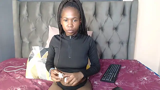 Snapshot of Cybil_Hearts chatting on 21, 4, 2026 Cybil Hearts online show from 21, 4, 2026