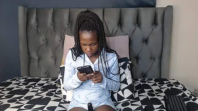 Snapshot of Cybil_Hearts chatting on 24, 4, 2026 Cybil Hearts online show from 24, 4, 2026