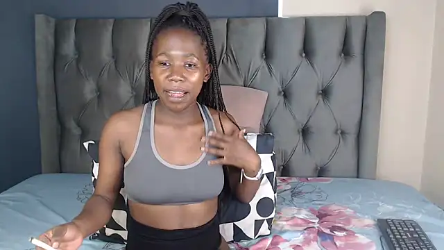Snapshot of Cybil_Hearts chatting on 8, 4, 2026 Cybil Hearts online show from 8, 4, 2026
