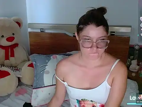 Snapshot of honey-blossom chatting on 23, 3, 2026 honey-blossom online show from 23, 3, 2026