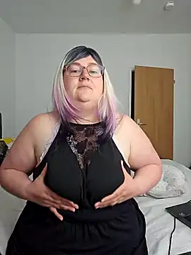 Snapshot of xXLunaBlissXx chatting on 6, 5, 2026 xXLunaBlissXx online show from 6, 5, 2026