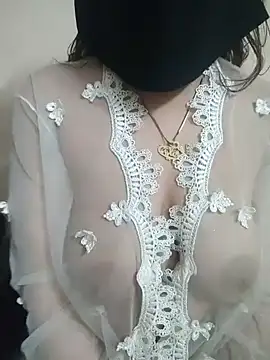 Snapshot of Yasmin_Oh chatting on 5, 5, 2026 Yasmin Oh online show from 5, 5, 2026