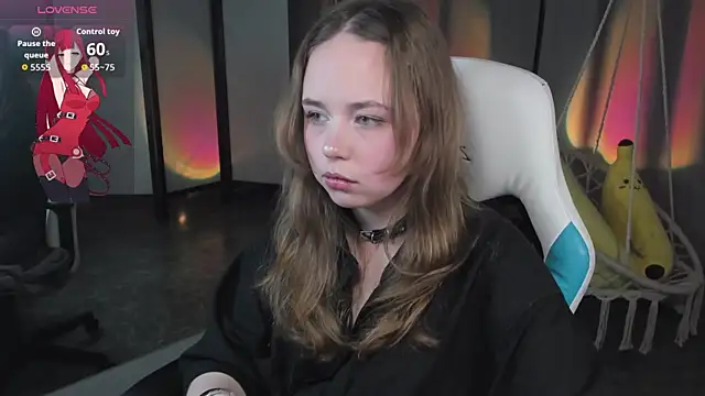 Snapshot of LeonaHicks chatting on 19, 4, 2026 LeonaHicks online show from 19, 4, 2026