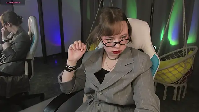Snapshot of LeonaHicks chatting on 28, 4, 2026 LeonaHicks online show from 28, 4, 2026