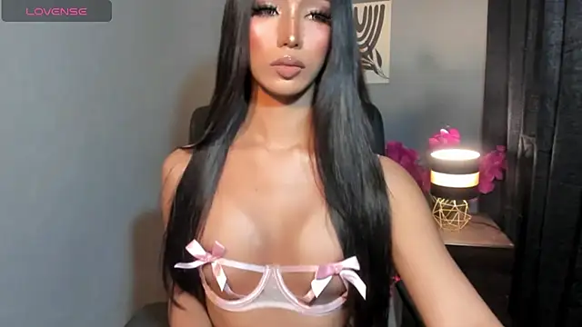 Snapshot of xEllaineCumsLotx chatting on 6, 4, 2026 xEllaineCumsLotx online show from 6, 4, 2026