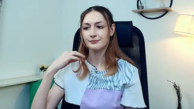LoraLanett online show from 22, 4, 2026