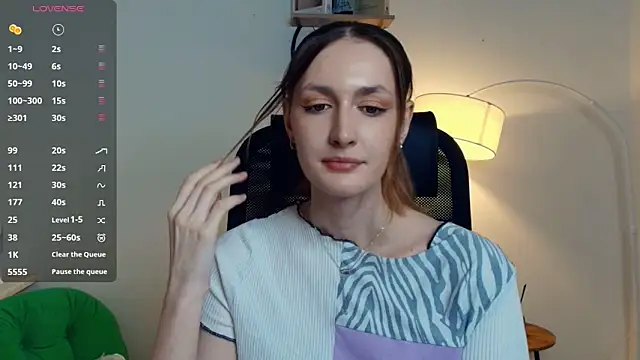 LoraLanett online show from 2, 4, 2026