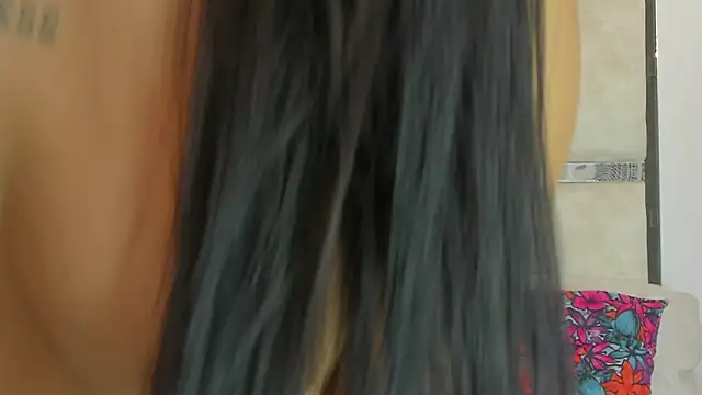 Snapshot of Lizzy_Bonnie chatting on 4, 7, 2026 Lizzy Bonnie online show from 4, 7, 2026