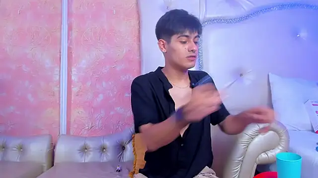 Snapshot of TylerCruz__ chatting on 14, 5, 2026 TylerCruz online show from 14, 5, 2026