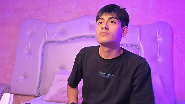 Snapshot of TylerCruz__ chatting on 11, 4, 2026 TylerCruz online show from 11, 4, 2026