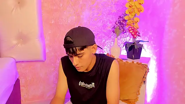Snapshot of TylerCruz__ chatting on 18, 4, 2026 TylerCruz online show from 18, 4, 2026