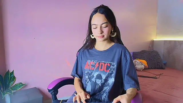Snapshot of Daphne_Rosse chatting on 29, 5, 2026 Daphne Rosse online show from 29, 5, 2026