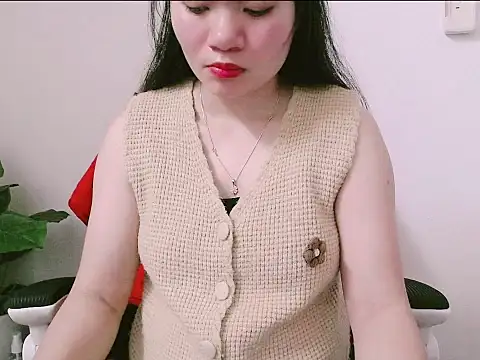 Snapshot of Suhynxx chatting on 8, 4, 2026 Suhynxx online show from 8, 4, 2026