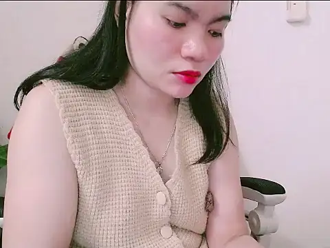 Snapshot of Suhynxx chatting on 6, 4, 2026 Suhynxx online show from 6, 4, 2026