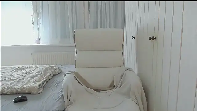 CutieLaura online show from 5, 4, 2026