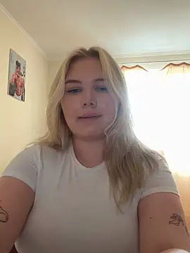 Snapshot of cutiejuliee chatting on 6, 6, 2026 cutiejuliee online show from 6, 6, 2026