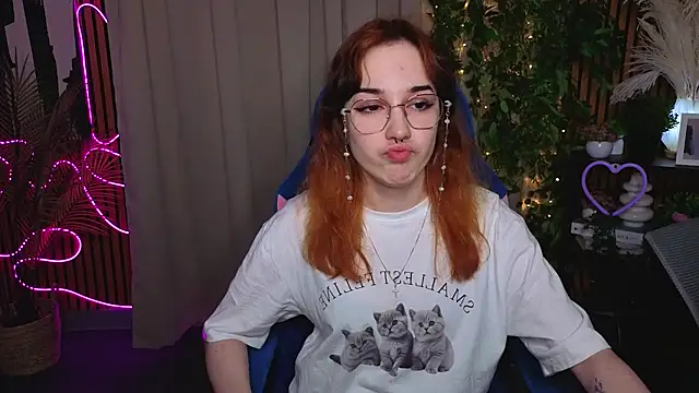 Snapshot of JoanReed chatting on 26, 3, 2026 JoanReed online show from 26, 3, 2026