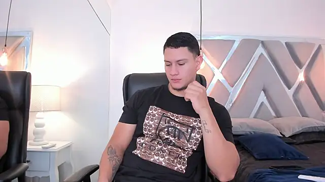 Snapshot of Chriss_Diamond chatting on 26, 4, 2026 Chriss Diamond online show from 26, 4, 2026