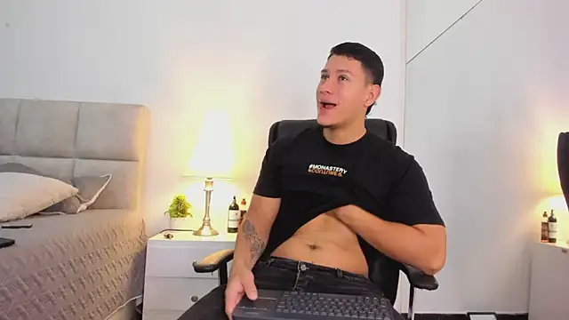 Snapshot of Chriss_Diamond chatting on 18, 5, 2026 Chriss Diamond online show from 18, 5, 2026