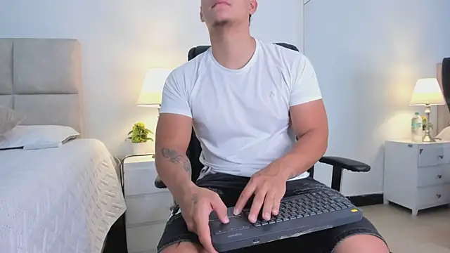 Snapshot of Chriss_Diamond chatting on 9, 5, 2026 Chriss Diamond online show from 9, 5, 2026