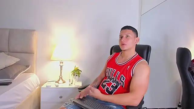 Snapshot of Chriss_Diamond chatting on 15, 6, 2026 Chriss Diamond online show from 15, 6, 2026