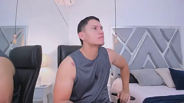 Snapshot of Chriss_Diamond chatting on 15, 4, 2026 Chriss Diamond online show from 15, 4, 2026