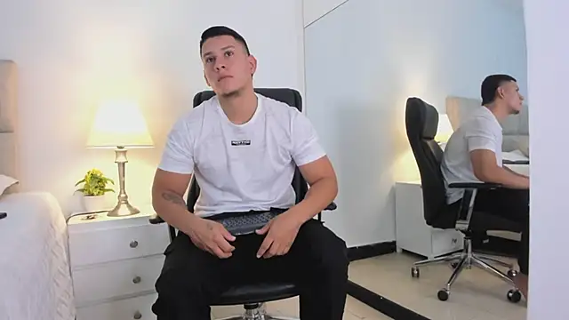 Snapshot of Chriss_Diamond chatting on 6, 5, 2026 Chriss Diamond online show from 6, 5, 2026