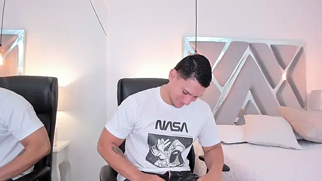 Snapshot of Chriss_Diamond chatting on 1, 5, 2026 Chriss Diamond online show from 1, 5, 2026