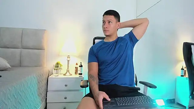 Snapshot of Chriss_Diamond chatting on 16, 5, 2026 Chriss Diamond online show from 16, 5, 2026