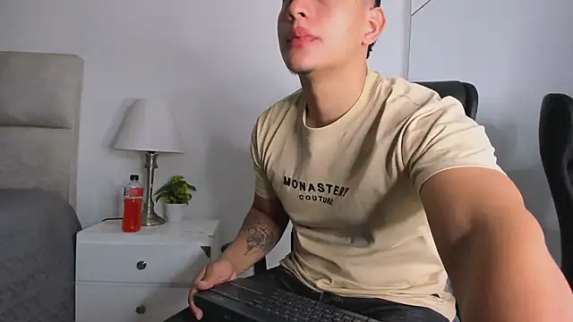 Snapshot of Chriss_Diamond chatting on 28, 6, 2026 Chriss Diamond online show from 28, 6, 2026