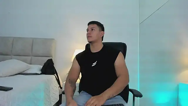 Snapshot of Chriss_Diamond chatting on 15, 5, 2026 Chriss Diamond online show from 15, 5, 2026