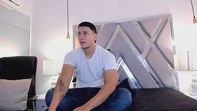 Snapshot of Chriss_Diamond chatting on 24, 4, 2026 Chriss Diamond online show from 24, 4, 2026