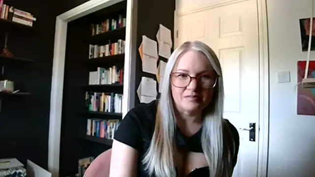 Snapshot of EmberSinn chatting on 28, 4, 2026 EmberSinn online show from 28, 4, 2026