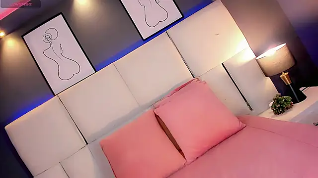 Kornylovee online show from 4, 4, 2026