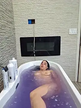 JuicyJulia08 online show from 22, 4, 2026